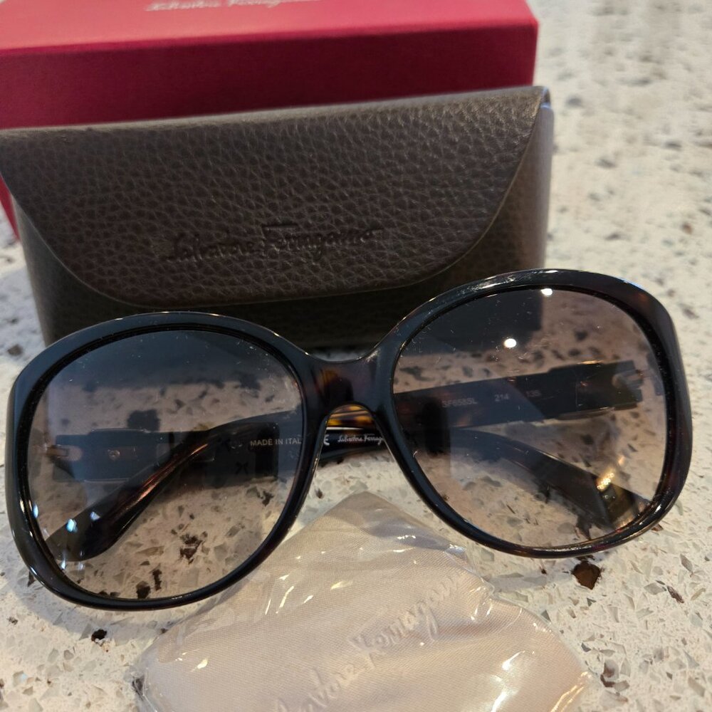 Salvatore Ferragamo Women’s Sunglasses – SF658SL 214 135 – New - Picture 5 of 15